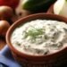 Tzatziki Grego: O Refrescante Molho de Iogurte e Pepino 12 Tzatziki Grego: O Refrescante Molho de Iogurte e Pepino