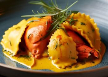 Ravióli de Lagosta com Molho de Açafrão e Ervas Finas