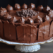 Charlotte de Chocolate: Torta de Biscoito e Creme de Chocolate